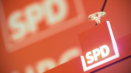 SPD-Logo / © Oliver Mehlis (dpa)