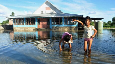 Überfluteter Platz auf der Pazifikinsel Tuvalu / © Kyodo (dpa)