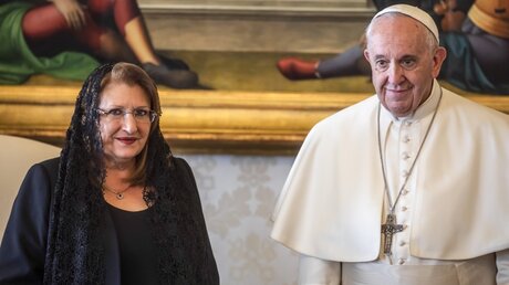 Staatspräsidentin Coleiro Preca und Papst Franziskus / © Stefano Dal Pozzolo (KNA)