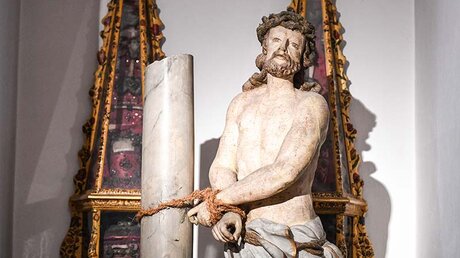 Statue des heiligen Sebastianus in einer Kirche in Bonn. / © Harald Oppitz (KNA)