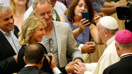 Sting und Papst Franziskus / © Paul Haring/CNS photo (KNA)