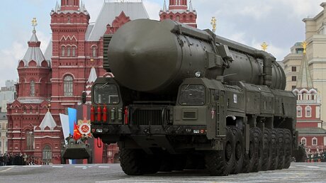 Strategische russische Atomrakete Topol-M  / © Yuri Kochetkov (dpa)