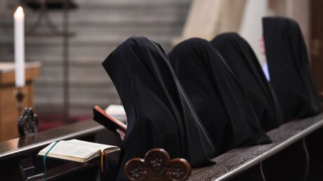 Stundengebet der Benediktinerinnen / © Harald Oppitz (KNA)