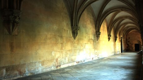 Symbolbild Klostermauern / © Smashgold (shutterstock)