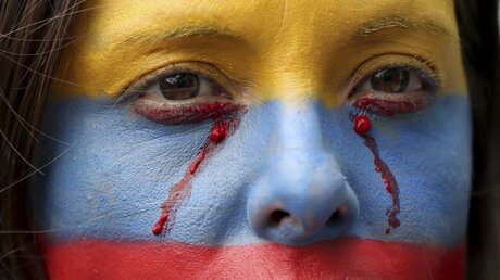 Bischöfe in Kolumbien warnen vor Gefährdung der Demokratie / © Fernando Vergara (dpa)