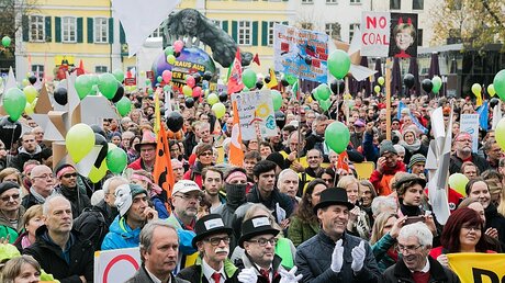 Tausende demonstrieren in Bonn für den Klimaschutz / © Meike Boeschemeyer (epd)