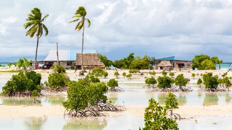 Teilweise überflutetes Dorf auf Kiribati / © maloff (shutterstock)