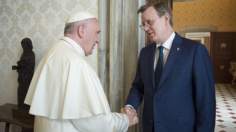 Papst Franziskus trifft Thüringens Ministerpäsidenten Bodo Ramelow / © Osservatore Romano / Handout (dpa)