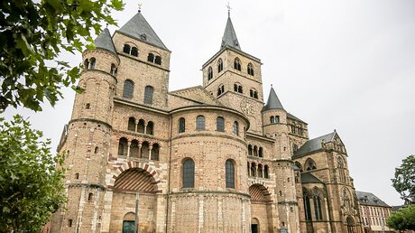 Die Hohe Domkirche Sankt Peter zu Trier ist die älteste Bischofskirche Deutschlands.  / © Jörg Loeffke (KNA)