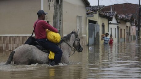 Überschwemmungen in Brasilien / © Lucio Tavora (dpa)