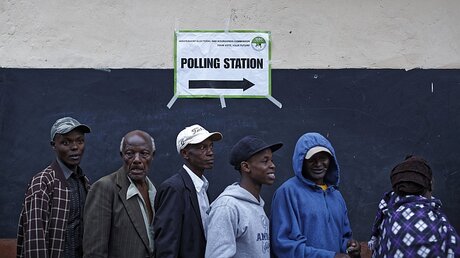 Umstrittene Wahlwiederholung in Kenia - Angst vor Gewalt / © Ben Curtis (dpa)
