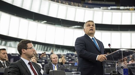 Ungarns Ministerpräsident, Viktor Orbán, hält eine Rede vor dem Europäischen Parlament in Straßburg / © Jean-Francois Badias (dpa)