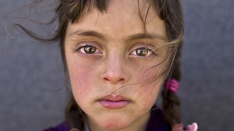 Das "Unicef-Foto des Jahres 2017" zeigt das syrische Flüchtlingsmädchen Zahra Mahmoud (5) in Jordanien / © Muhammed Muheisen (dpa)