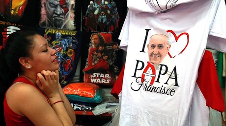 Warten auf Papst Franziskus in Peru / © Vidal Tarqui (dpa)