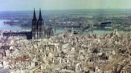 Zerstörtes Köln nach dem Krieg (dpa)