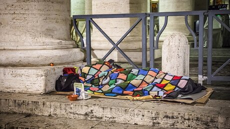 Wohnungsloser im Vatikan / © Stefano dal Pozzolo (KNA)