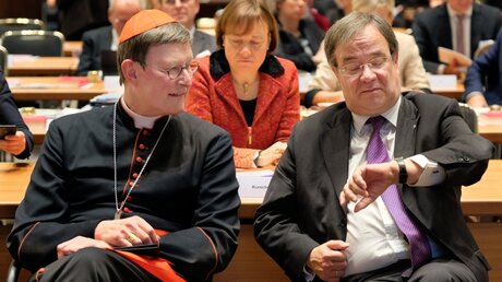 Zeit für eine Entscheidung? Kardinal Woelki (l.) und Armin Laschet (Archivbild) / © Norbert Neetz (epd)
