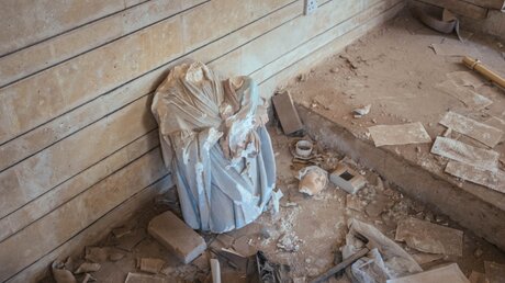 Zerstörte Madonnenstatue im irakischen Karakosch / © Jean-Matthieu Gautier (KNA)