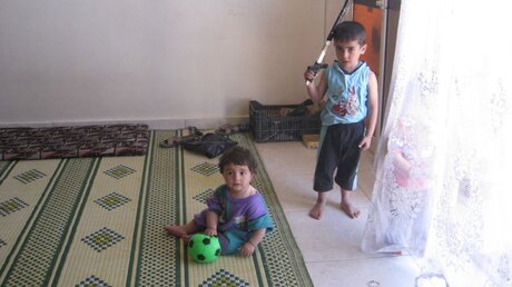 Syrische Kinder auf der Flucht vor dem Krieg (dpa)