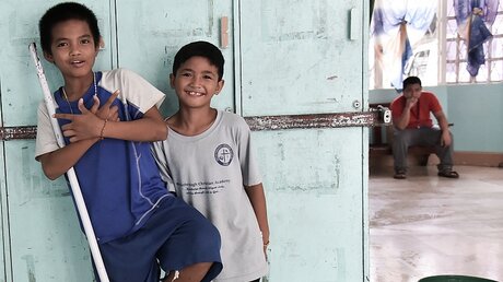 Zwei Jungen im Zentrum für Straßenkinder (ANAK) in Manila / © Stefanie Ball (KNA)