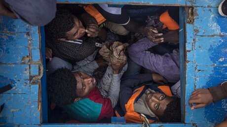 Rettung für geflüchtete Menschen / © Jason Florio (Moas.eu)
