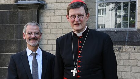 Kardinal Woelki (r.) mit Caritas-Präsident Peter Neher (KNA)