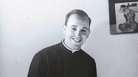Jorge Mario Bergoglio als junger Seminarist im Jahr 1966 (KNA)