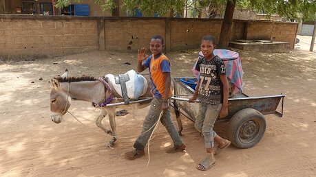 Jungen in Pambolo in Burkina Faso / © Michael Merten (KNA)