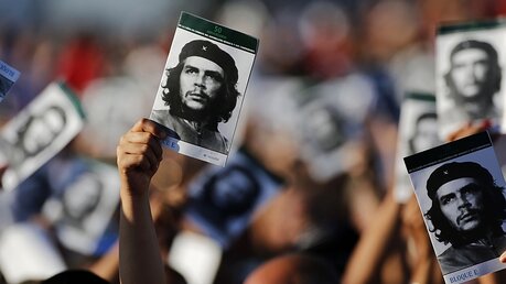 Kuba ehrt Che Guevara zum 50. Todestag  / © Desmond Boylan (dpa)
