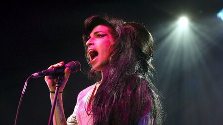 Amy Winehouse 2007 bei einem Konzert in Zürich / © picture alliance (dpa)
