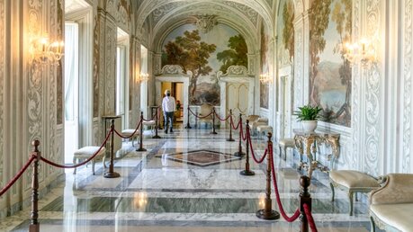 Besucher in den Räumen des Apostolischen Palastes (Archiv) / © Stefano Dal Pozzolo/Romano Siciliani (KNA)