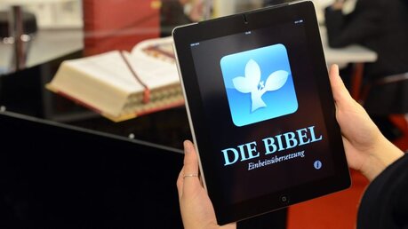 Bibel-App des Katholischen Bibelwerks (KNA)