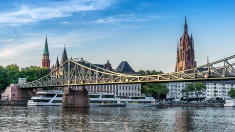 Blick auf Frankfurt und den Kaiserdom Sankt Bartholomäus / © Gordon Bell (shutterstock)
