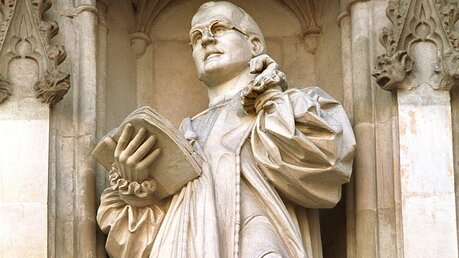 Bonhoeffer-Statue an der Westminster Abbey in London (KNA)