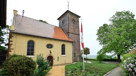 Kirche St. Jakob in Herxheim / © Uwe Anspach (dpa)