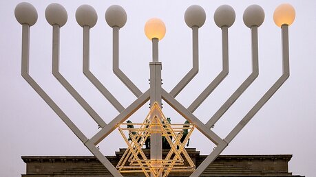 Die christlich-jüdische Woche der Brüderlichkeit setzt seit Jahrzehnten ein Zeichen gegen Antisemitismus und Fremdenhass.  / © Tomas Moll (dpa)