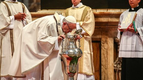 Chrisam-Messe mit Papst Franziskus  / © Stefano Dal Pozzolo (KNA)