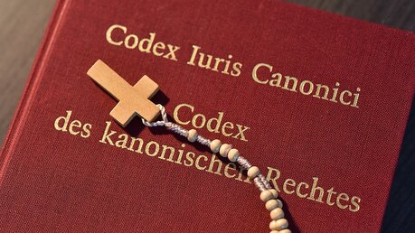 Kodex des kanonischen Rechtes / © Harald Oppitz (KNA)