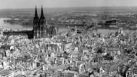 Das zerstörte Köln nach dem Zweiten Weltkrieg (dpa)