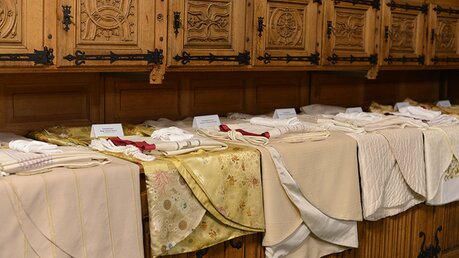 Die liturgische Farbe Weiß wird vor allem zu Weihnachten und zu Ostern getragen. / © Beatrice Tomasetti (DR)