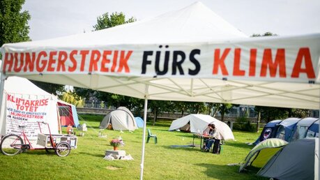 Ein Camp von Hungerstreikenden in Berlin / © Kay Nietfeld (dpa)