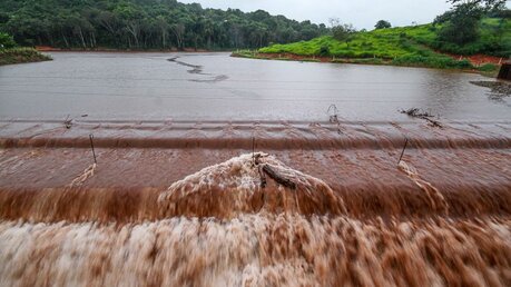 Ein Jahr nach Dammbruch an Eisenerzmine in Brasilien / © Rodney Costa (dpa)