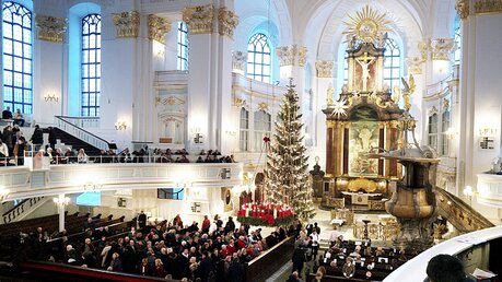 Ein Weihnachtsgottesdienst in Hamburg / © Maurizio Gambarini (dpa)