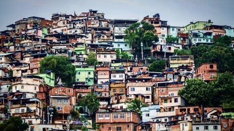 Eine Favela in Rio de Janiero / © Rodrigo Emmanuel (shutterstock)