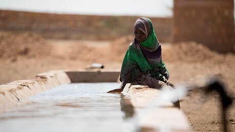 Entwicklungshilfe vor allem in Afrika gefragt / © Kay Nietfeld (dpa)