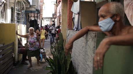Favela Mandela in Rio de Janeiro / © Silvia Izquierdo (dpa)