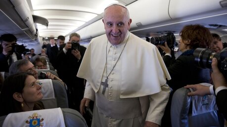 Papst Franziskus auf dem Weg nach Jordanien  (dpa)