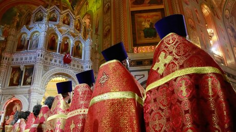 Geistliche beim orthodoxen Gottesdienst (Archiv) / © Natalia Gileva (KNA)