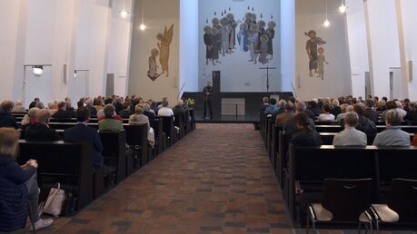 Gemeinde-Gesprächsrunde in Heilig-Geist-Kirche Münster / © Caroline Seidel (dpa)