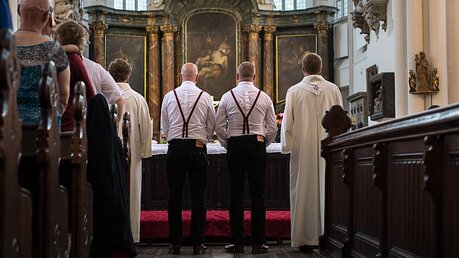 Gleichgeschlechtliche Trauung in evangelischer Kirche  / © Wolfram Kastl (dpa)